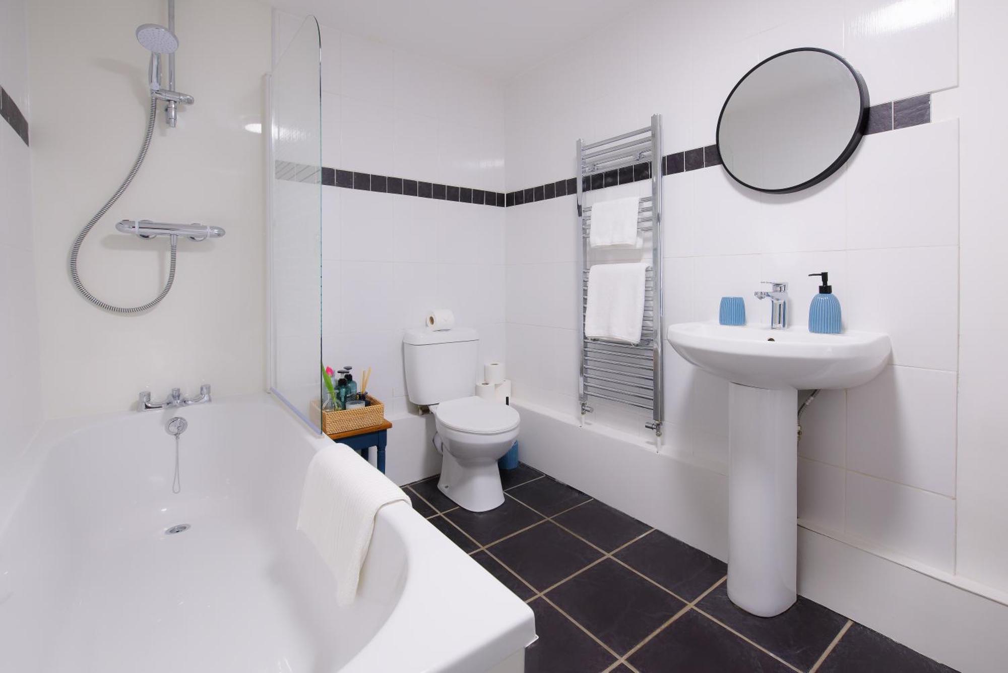 Stayright 3 Bed Home Near Hiking Trails & Parks Llwynypia Extérieur photo